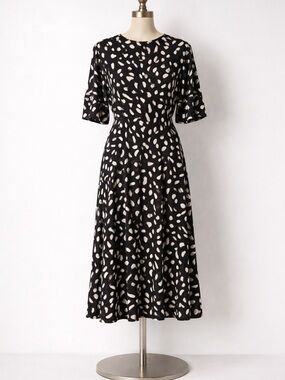 Uniqlo Black and Cream, Patterned,Puff Sleeve,A-Line, Midi Dress. Size- Large